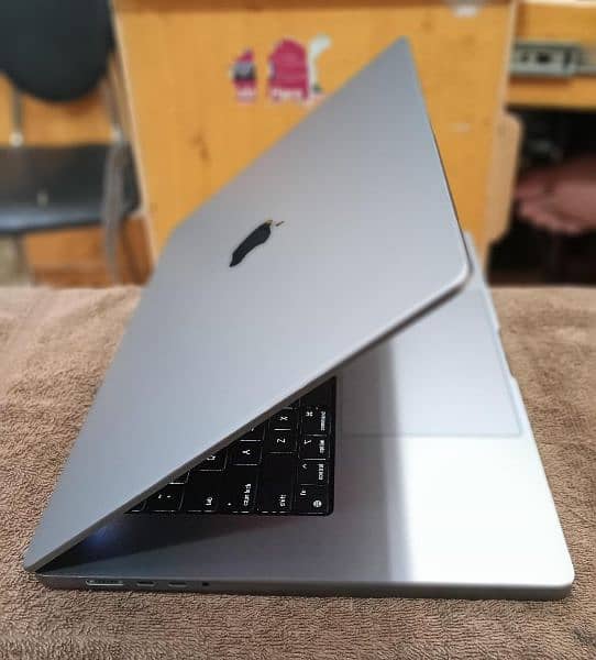 MacBook M1 Pro 2021 16GB 1TB 16.2 Inch MK193LL/A 11