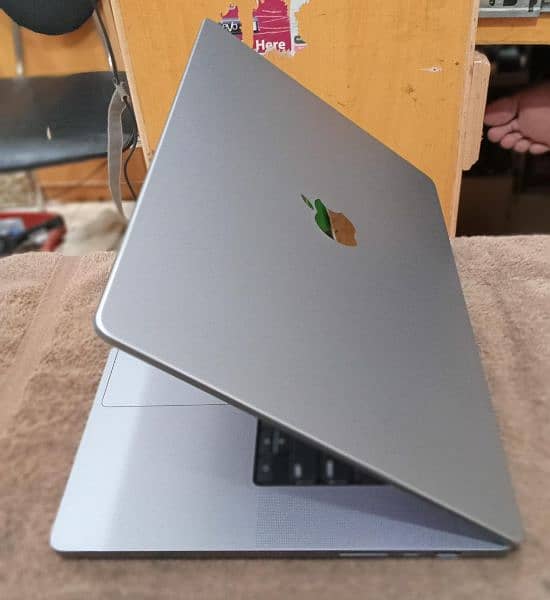 MacBook M1 Pro 2021 16GB 1TB 16.2 Inch MK193LL/A 12