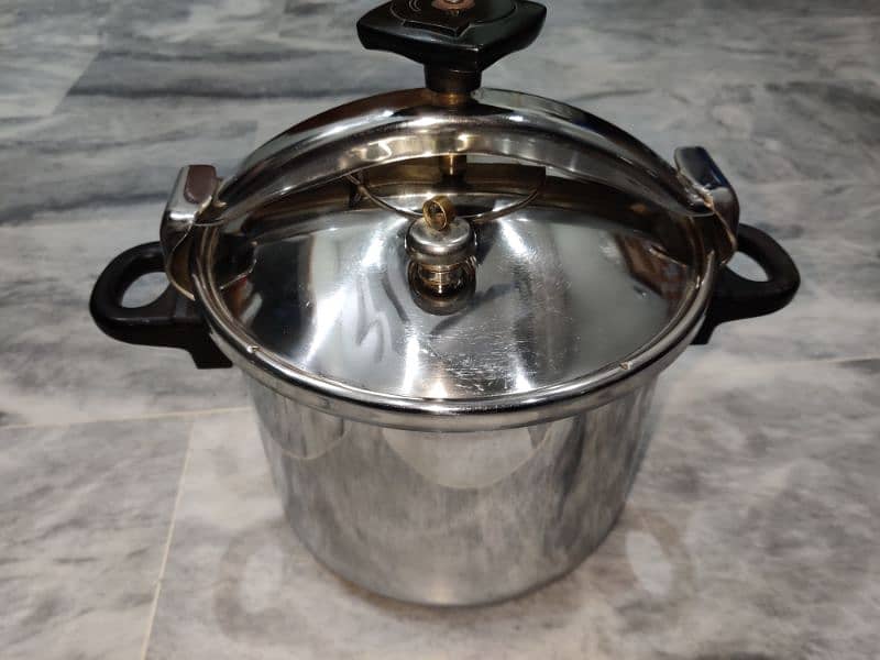 PRESSURE COOKER STAINLESS STEEL IMPORTED BRAND 10 LTR 0
