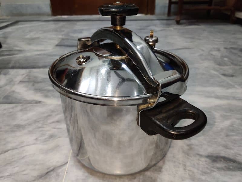 PRESSURE COOKER STAINLESS STEEL IMPORTED BRAND 10 LTR 2
