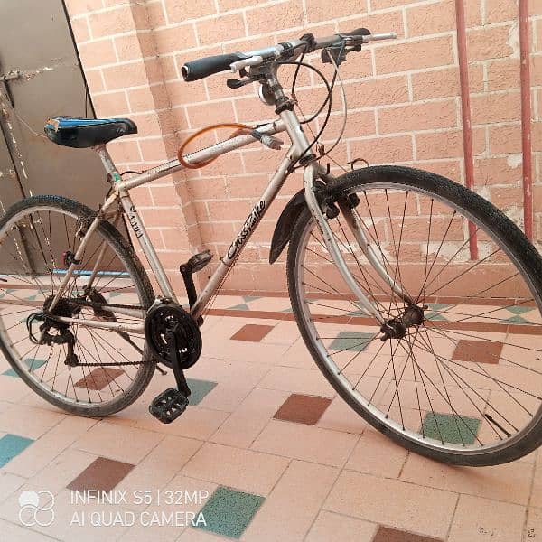 Hybrid cycle size 27 in good running condition 1