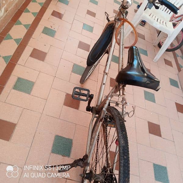 Hybrid cycle size 27 in good running condition iron rod 3