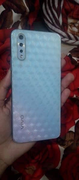 Vivo S1, 10/10 condition with box and charger 17