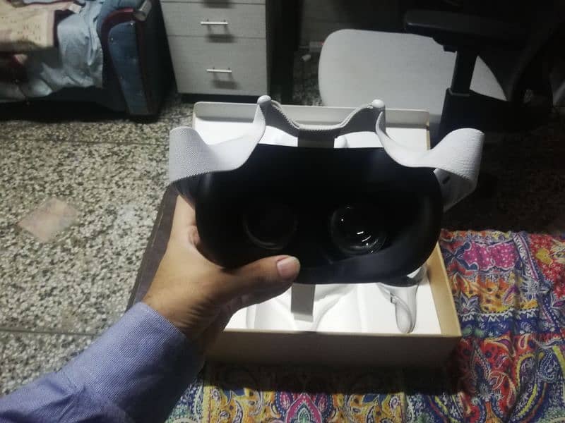 Oculus Meta Quest 2 VR 128gb with box almost new rarely used 2