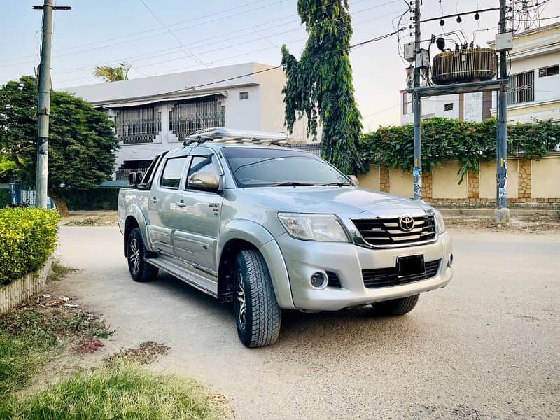 Toyota hilux Vigo Champ model 2011 0