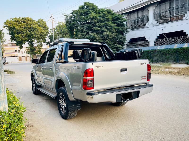 Toyota hilux Vigo Champ model 2011 2