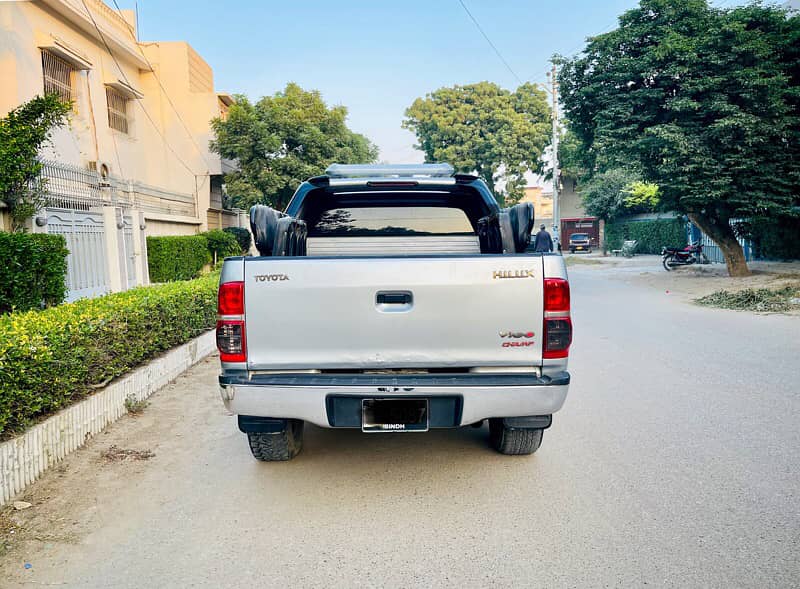 Toyota hilux Vigo Champ model 2011 3