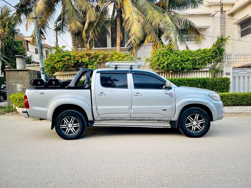 Toyota hilux Vigo Champ model 2011 4