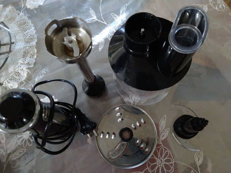 Cambridge chopper+ hand blender+ crusher 100 percent working condition 1