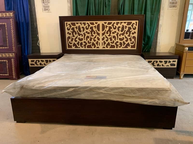 wooden bedset 0