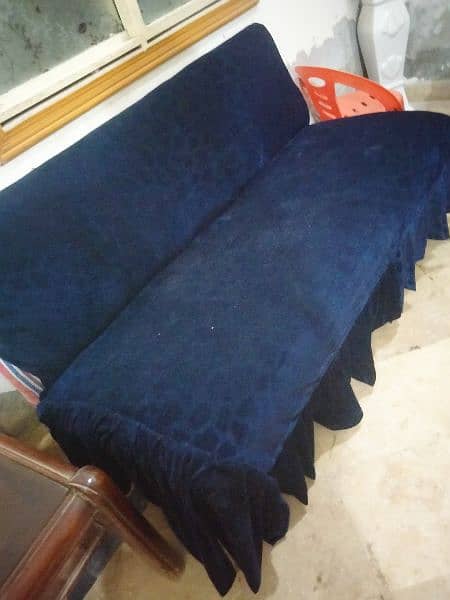 5 seater sofa set nice condition with covers 4
