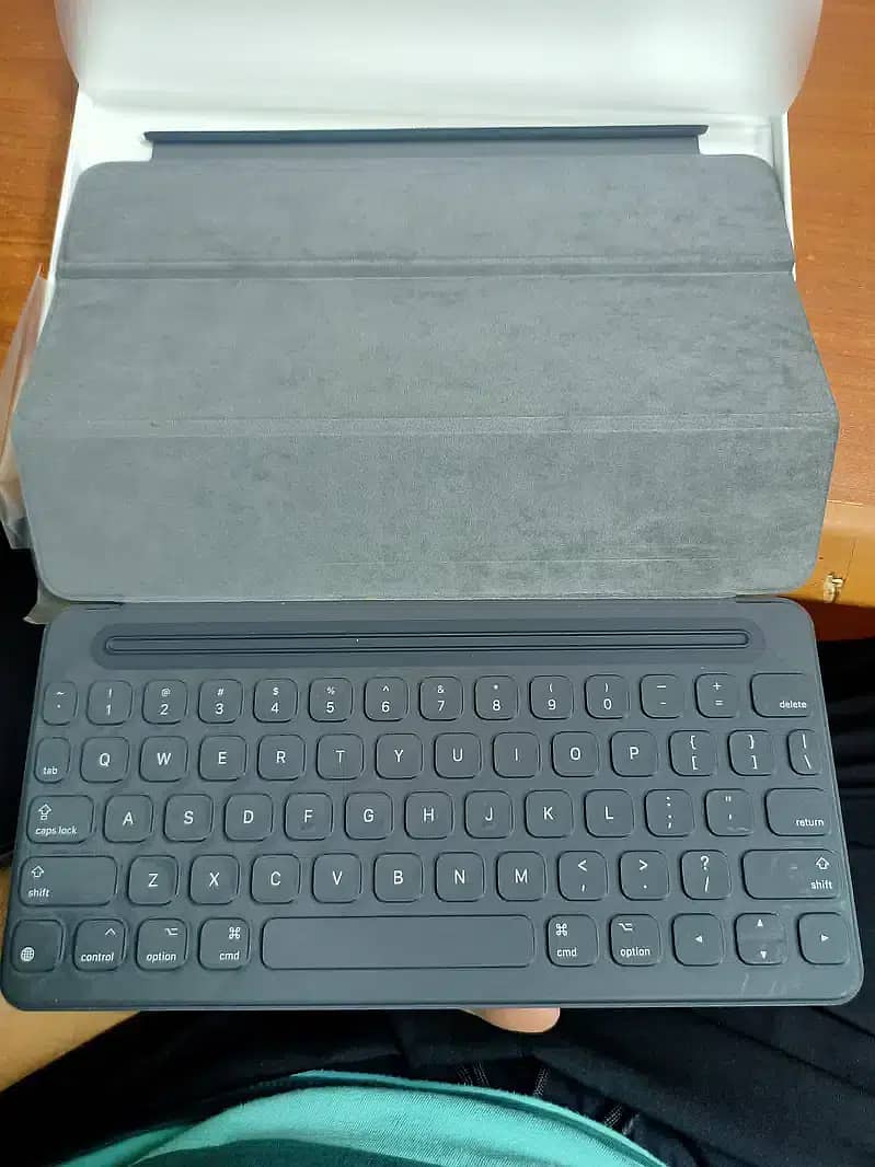 Apple iPad Pro 9.7 Smart Keyboard MM2L2AM/A - Gray 2