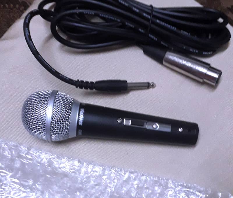Shure - SM-58 . Professional Microphone . 0