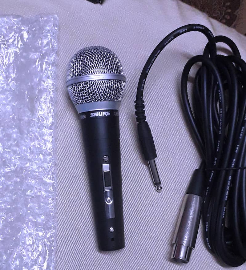 Shure - SM-58 . Professional Microphone . 1