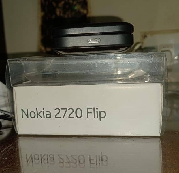 NOKIA 2720 FLIP PHONE BOX 2