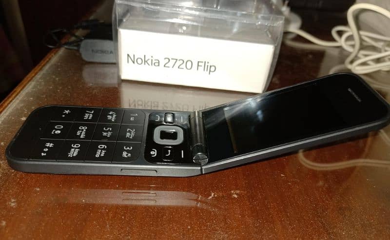 NOKIA 2720 FLIP PHONE BOX 6