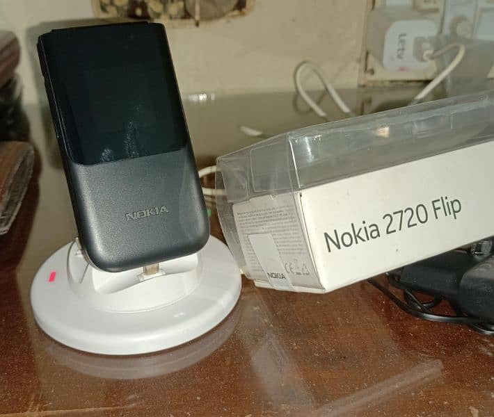 NOKIA 2720 FLIP PHONE BOX 4G 1
