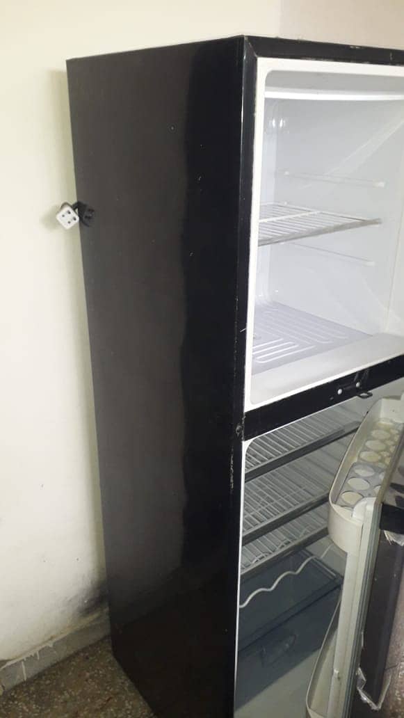Orient Refrigerator/ Fridge (Medium sized) 2