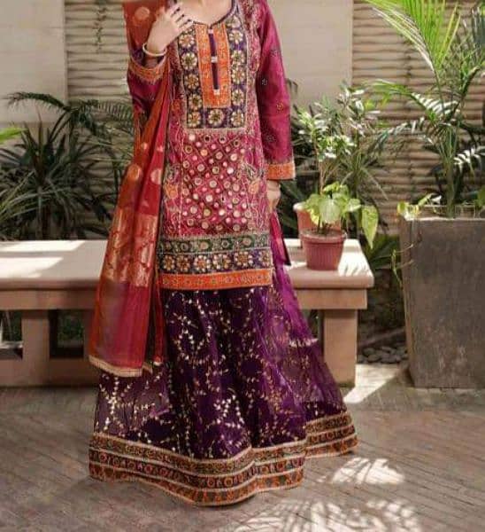 beautiful brand new mehndi dress for sale in medium size 2