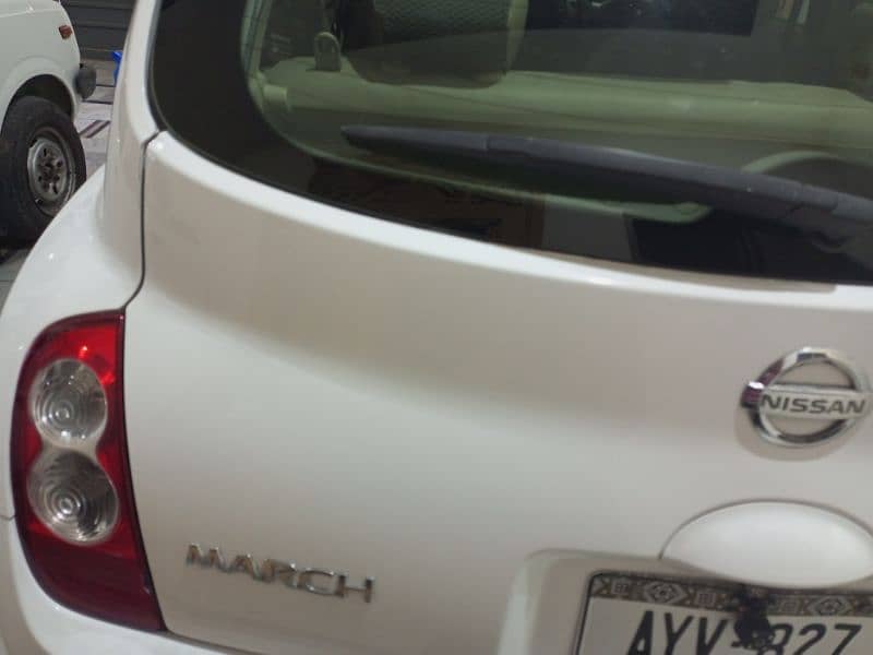 Nissan March 8