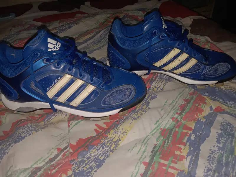 Sale of Important jogars (Adidas) for Football playing 2