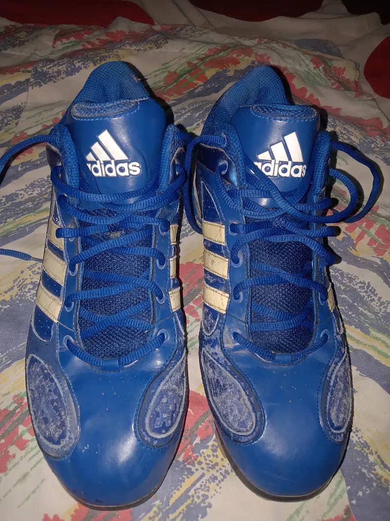 Sale of Important jogars (Adidas) for Football playing 3
