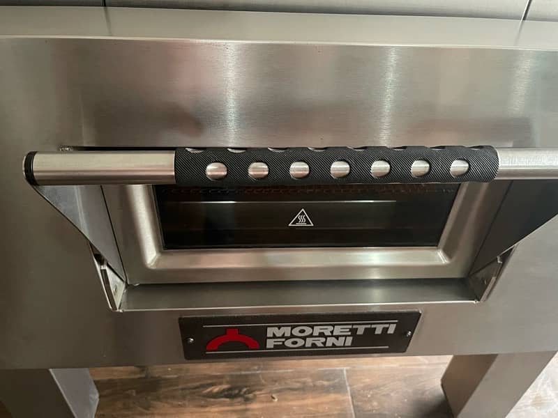 Moretti Forni | 32" Conveyor-belt Pizza oven 1