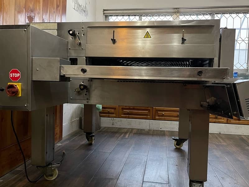 Moretti Forni | 32" Conveyor-belt Pizza oven 9