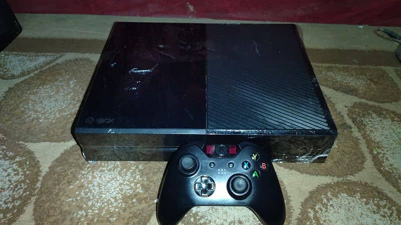 Xbox one 10/9 condition 1 wireless controller 2