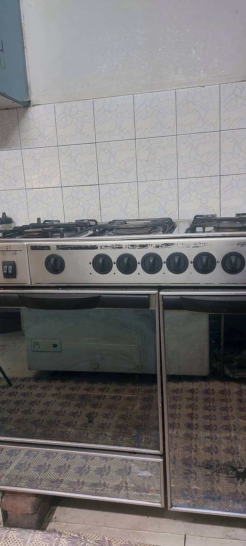 Cooking Range with 5 stoves and baking 5