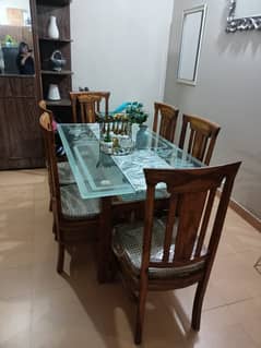 DINING TABLE WITH MODREN DESIGN