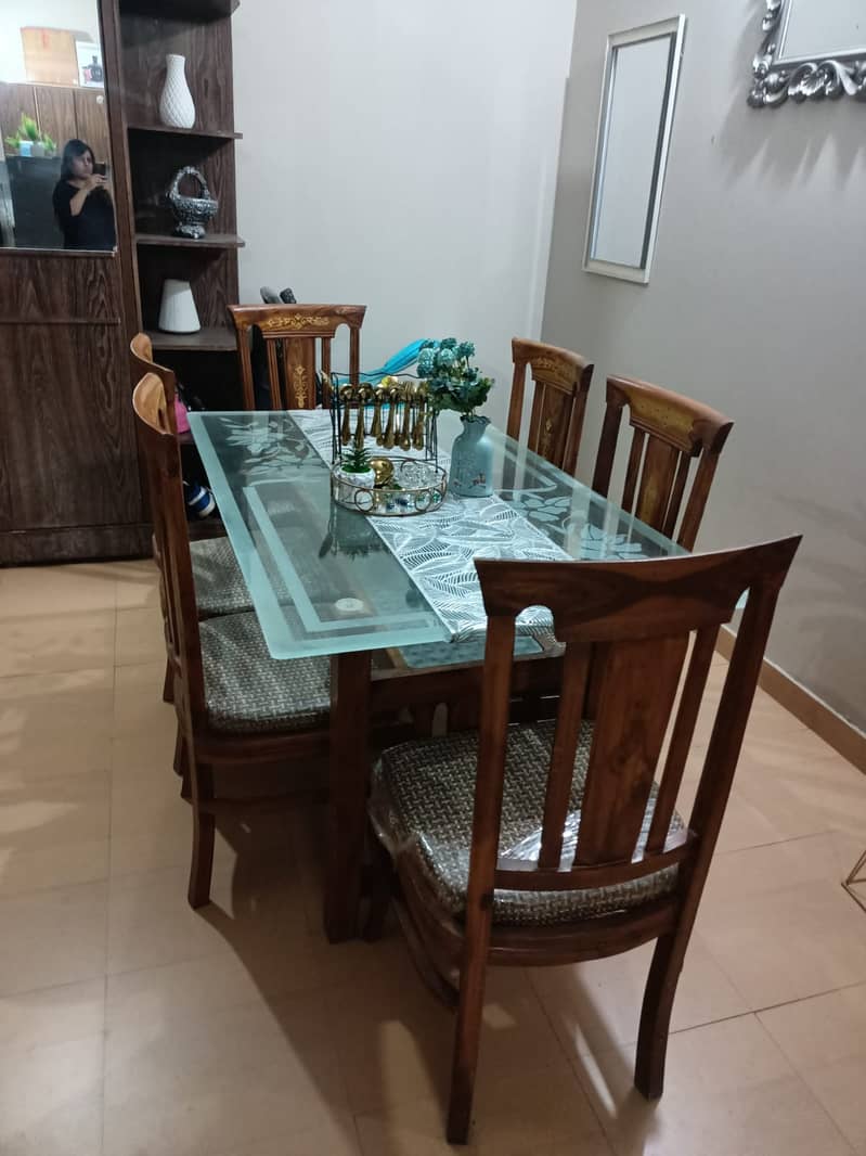 DINING TABLE WITH MODREN DESIGN 0