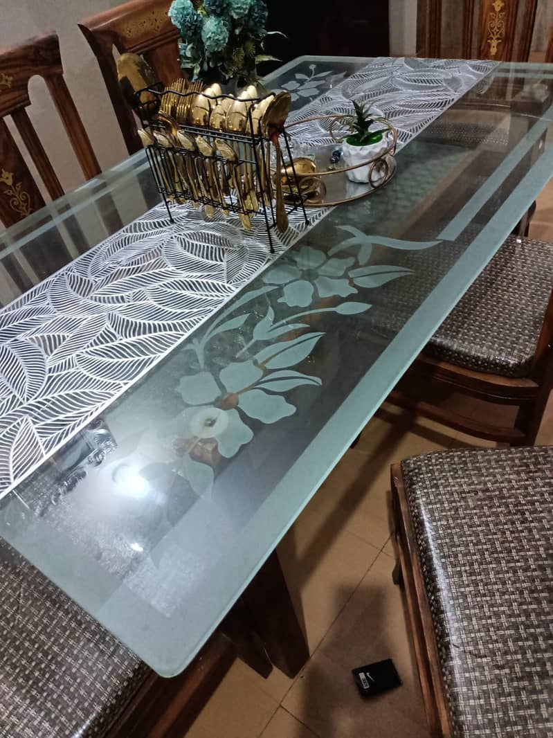 DINING TABLE WITH MODREN DESIGN 1