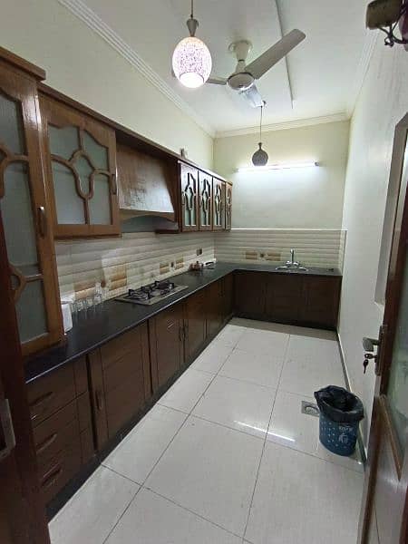 G 13 Exclusive  guest House for per day, weekly, monthly family Stays 5