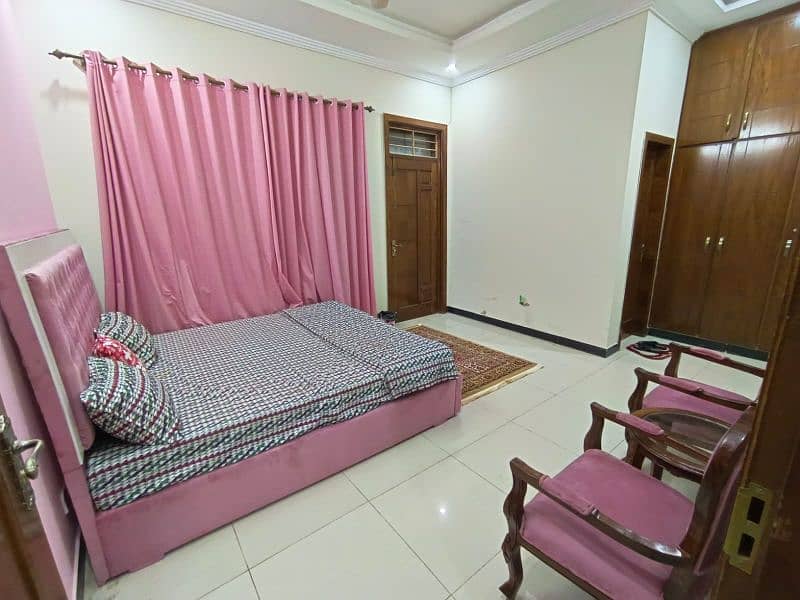 G 13 Exclusive  guest House for per day, weekly, monthly family Stays 9