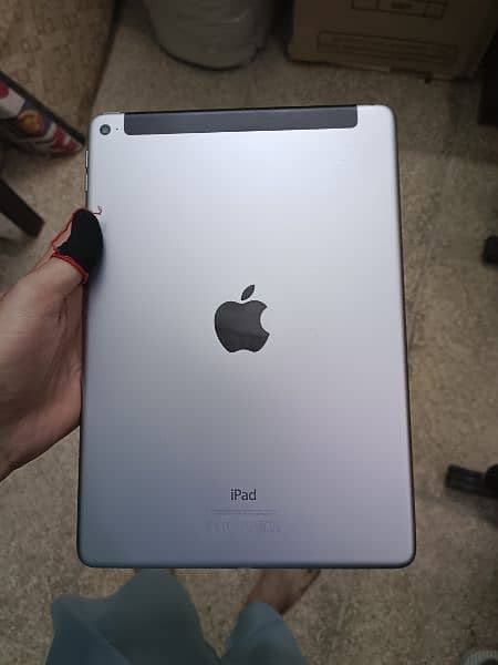 iPad Air 2 WiFi  64GB 7