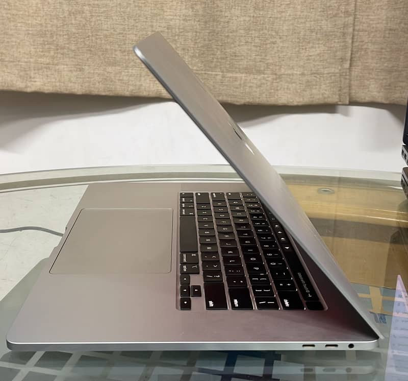 MacBook Pro 2019 - Core i7 - 16inches 2