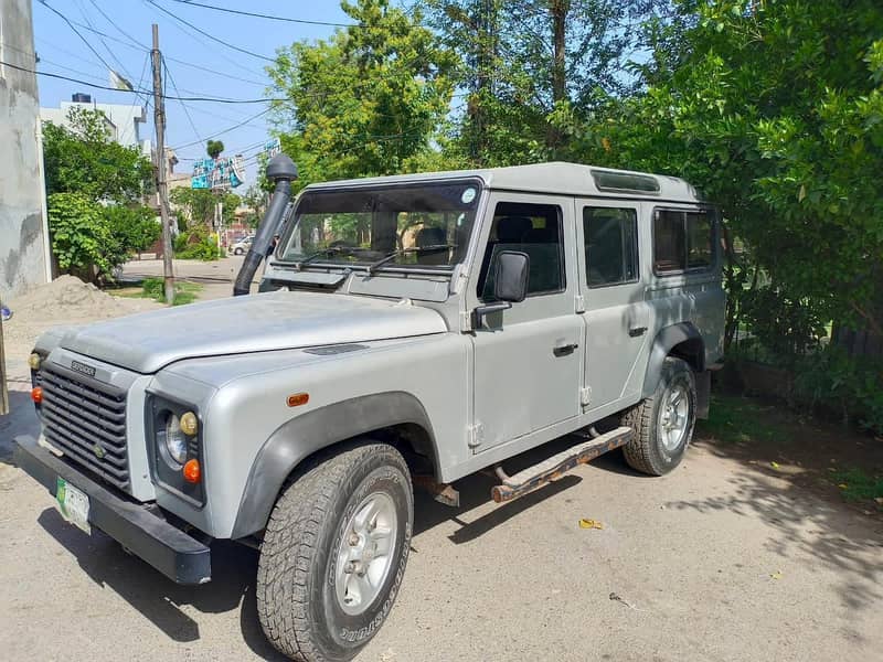 Land Rover Defender 110 1