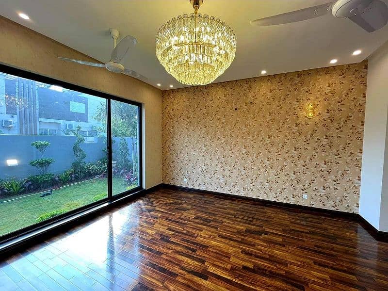 Wallpaper ,wooden floor, Vinyl floor, Window blinds, artificial grass 3