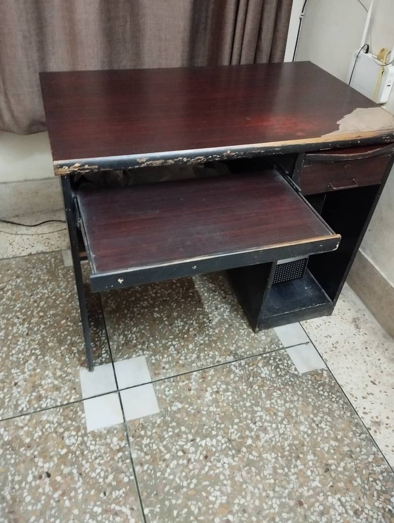 Computer table for sale 1