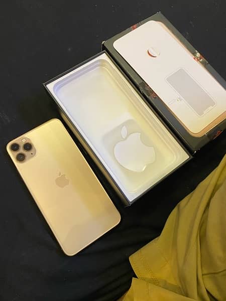 iphone 11 pro max gold 1