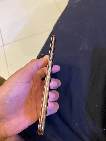 iphone 11 pro max gold 4