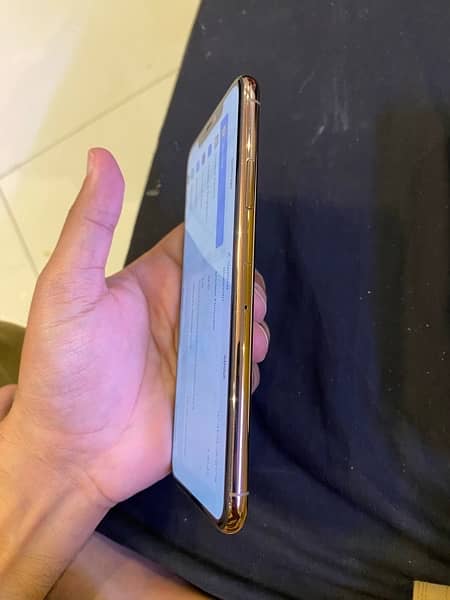iphone 11 pro max gold 6