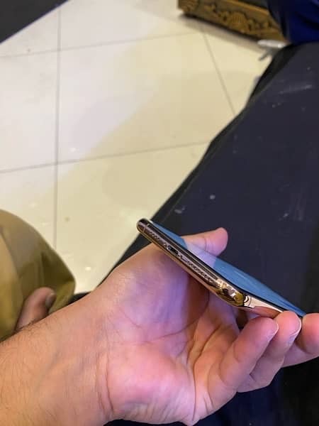 iphone 11 pro max gold 7