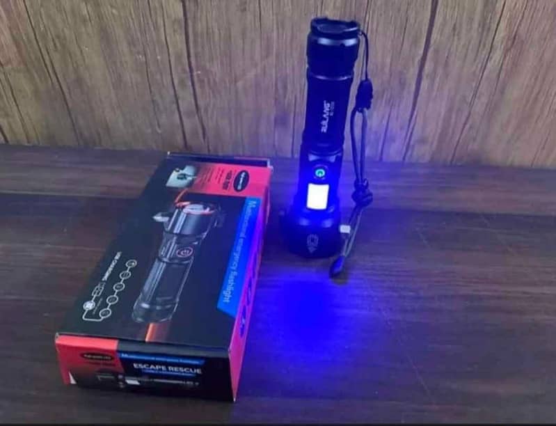 Powerful 2-in-1 Emergency Flashlight & Charging Bank with 1KM rang tor 3