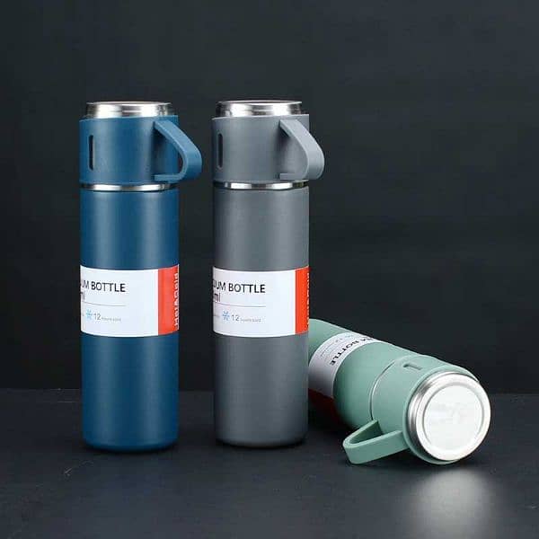 Vacuum Flask Thermos With 3 cups 1