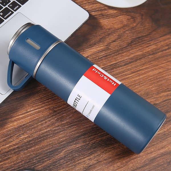 Vacuum Flask Thermos With 3 cups 8