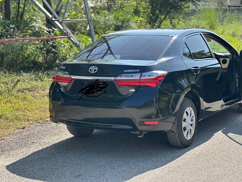 Toyota Corolla gli black colour - Cars - 1079680683