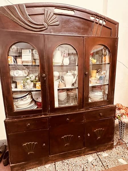 Excellent CONDITION Showcase FOR SALE 0