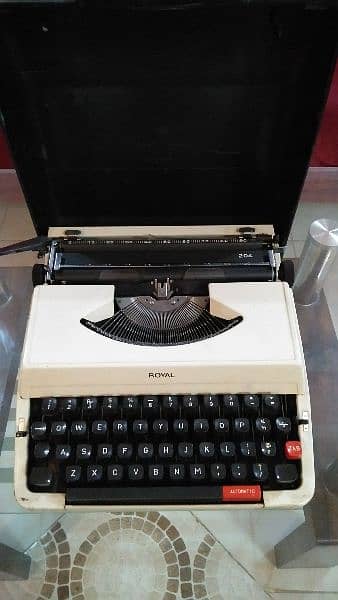 Royal typewriter antique working condition 2